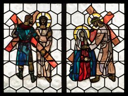Kreuzwegfenster: Jesus begegnet seiner Mutter und die Hilfe des Simon von Kyrene